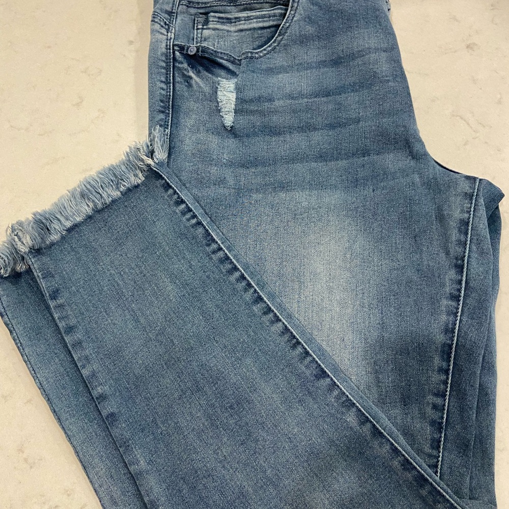 Democracy Light Blue Frayed Hem Cropped Jeans